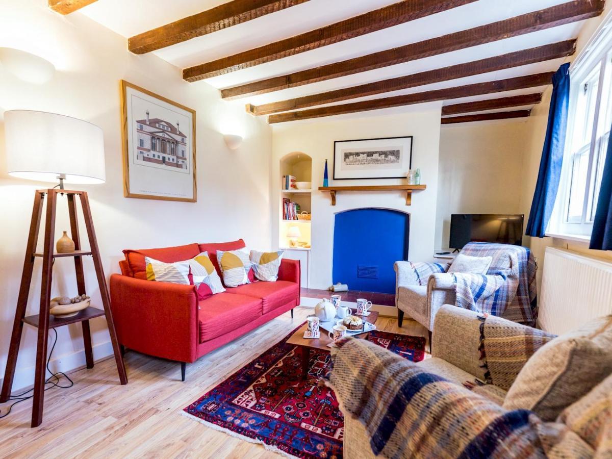 לאדלו Pass The Keys Cosy 2 Bedroom Victorian Cottage מראה חיצוני תמונה