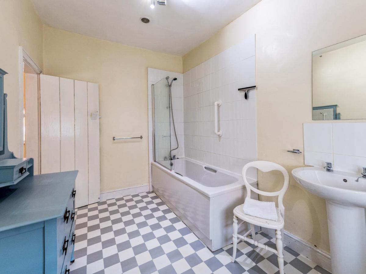 לאדלו Pass The Keys Cosy 2 Bedroom Victorian Cottage מראה חיצוני תמונה